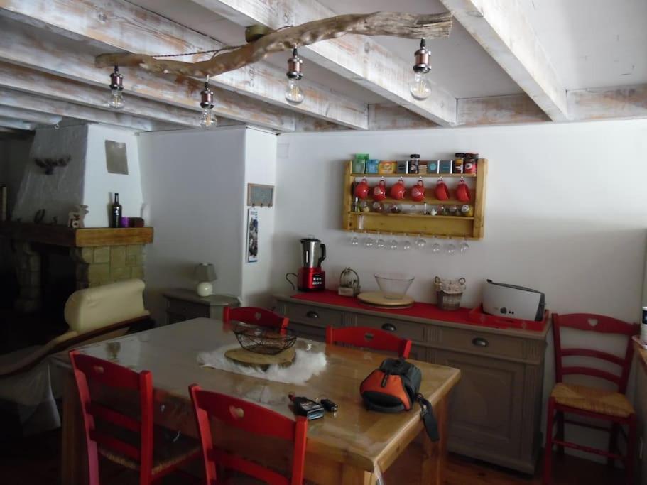 Paisible Maison Dans Les Pyrenees Fontpédrouse エクステリア 写真