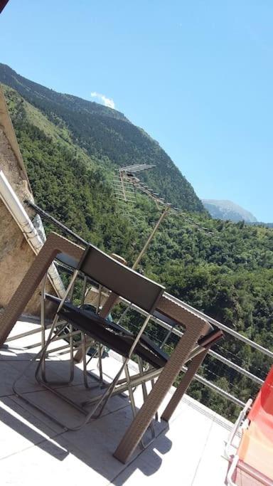 Paisible Maison Dans Les Pyrenees Fontpédrouse エクステリア 写真