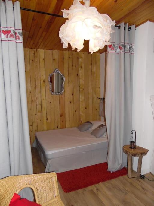 Paisible Maison Dans Les Pyrenees Fontpédrouse エクステリア 写真