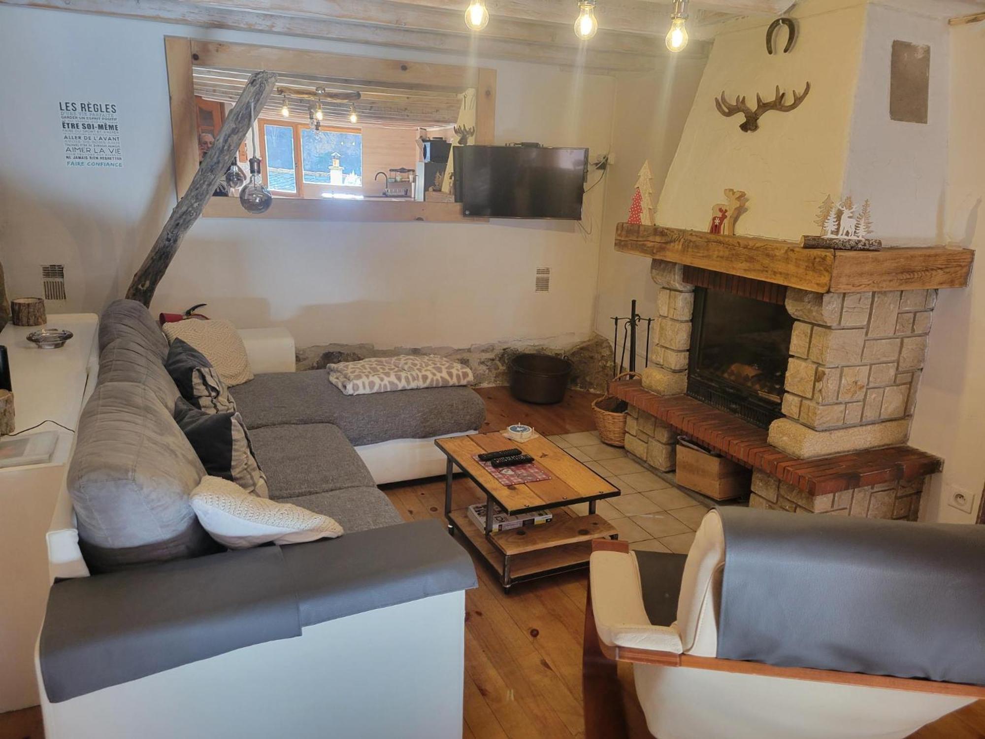 Paisible Maison Dans Les Pyrenees Fontpédrouse エクステリア 写真